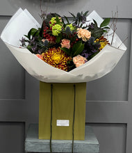 Load image into Gallery viewer, Bouquet Of The Month
